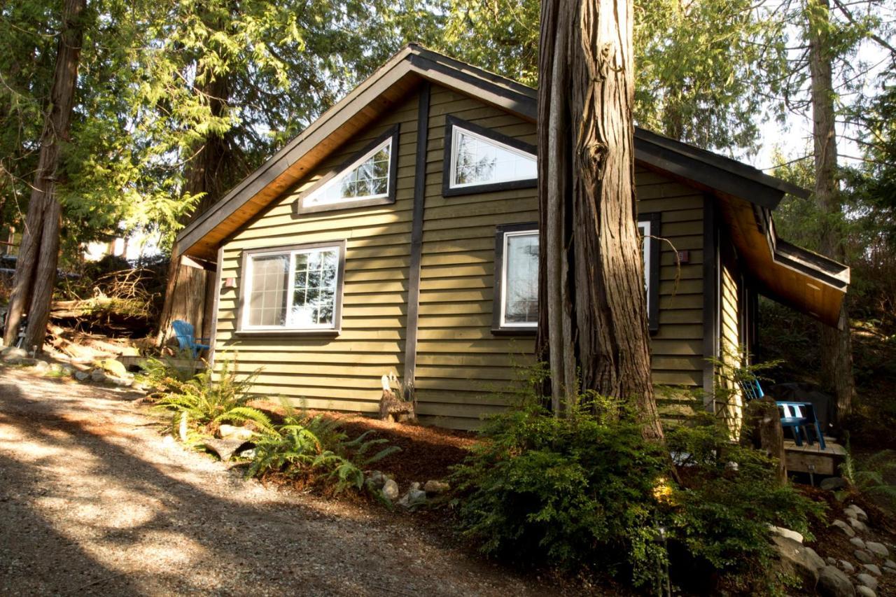 Surfs Inn Rainforest Cottages Ucluelet Exterior photo