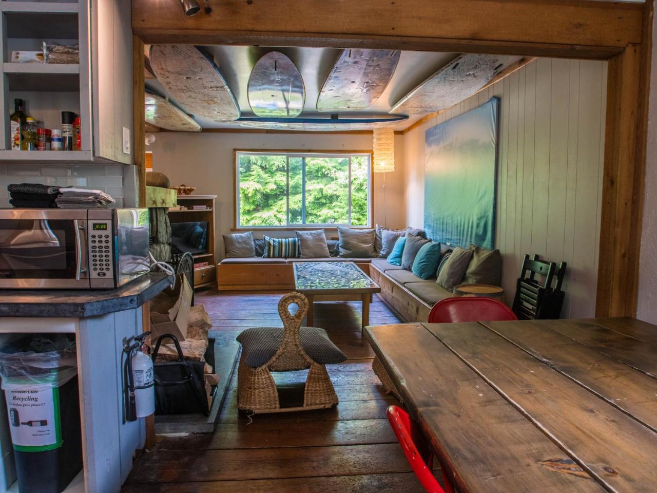 Surfs Inn Rainforest Cottages Ucluelet Exterior photo