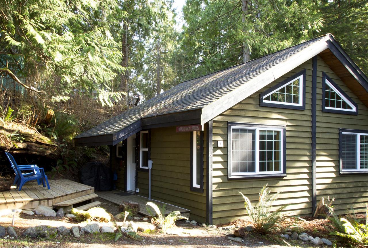 Surfs Inn Rainforest Cottages Ucluelet Exterior photo