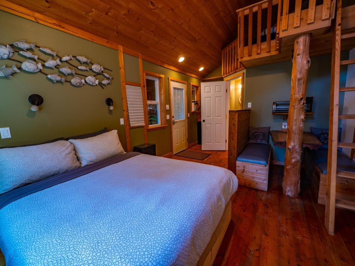 Surfs Inn Rainforest Cottages Ucluelet Exterior photo