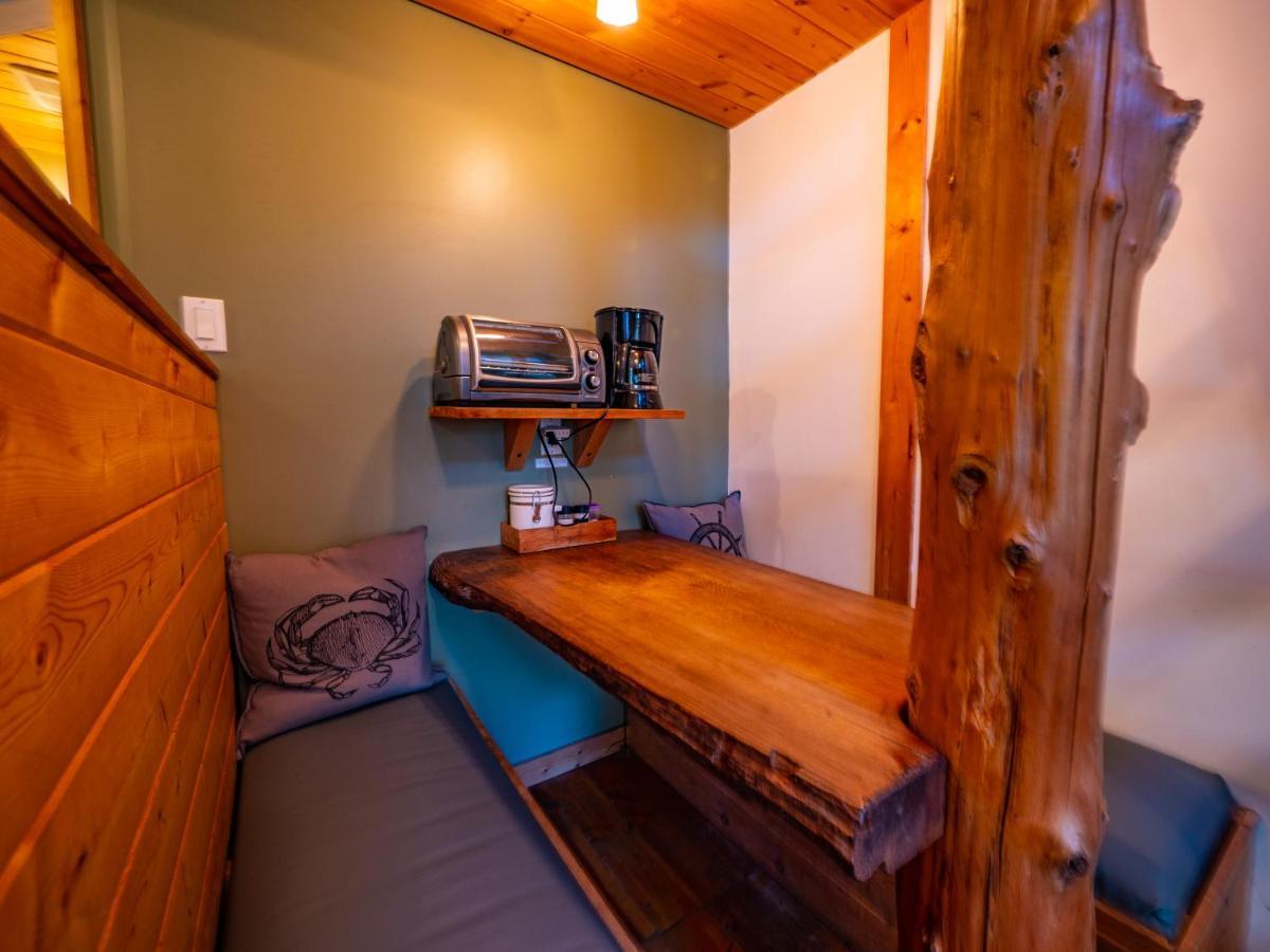 Surfs Inn Rainforest Cottages Ucluelet Exterior photo