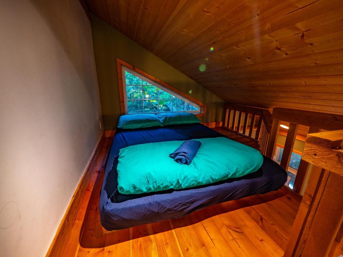 Surfs Inn Rainforest Cottages Ucluelet Exterior photo