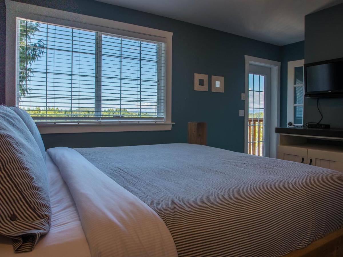 Surfs Inn Rainforest Cottages Ucluelet Exterior photo