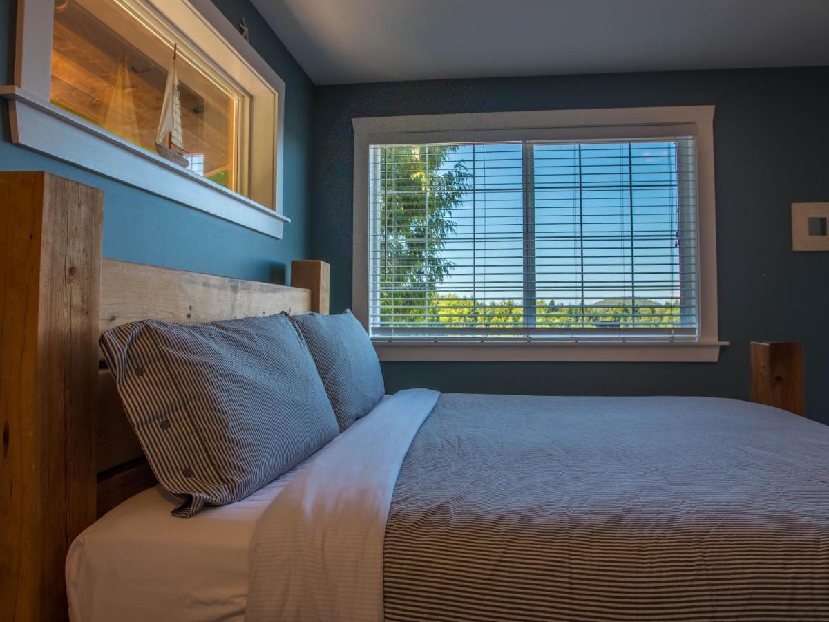 Surfs Inn Rainforest Cottages Ucluelet Exterior photo